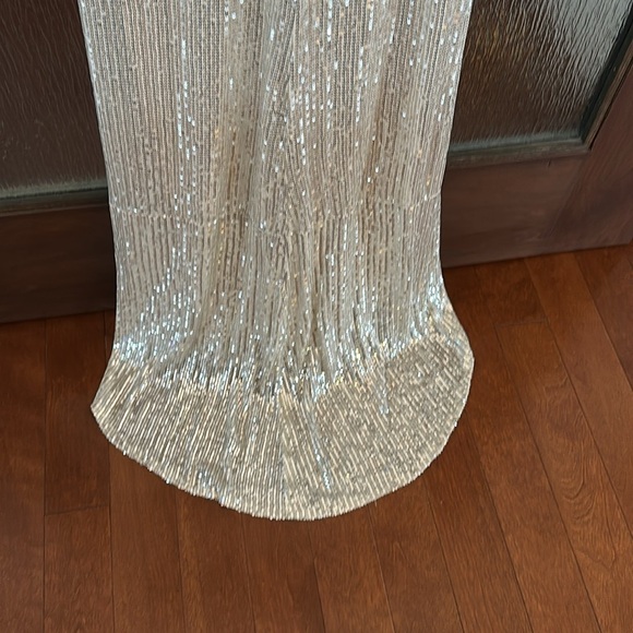 Mac Duggal Fully Sequined Scoop Back Gown Elegant Silver Sequin Gown size 2. - Picture 11 of 15